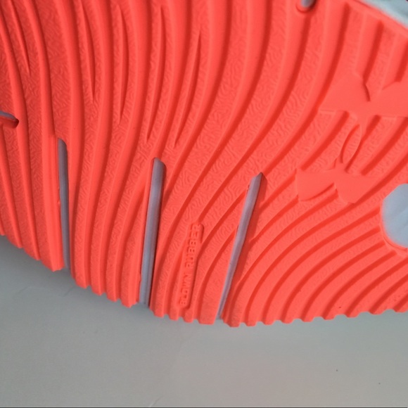 Ultra lightweight Under Armour Threadborne  athletic shoes women’s shoes 9 - Picture 11 of 11